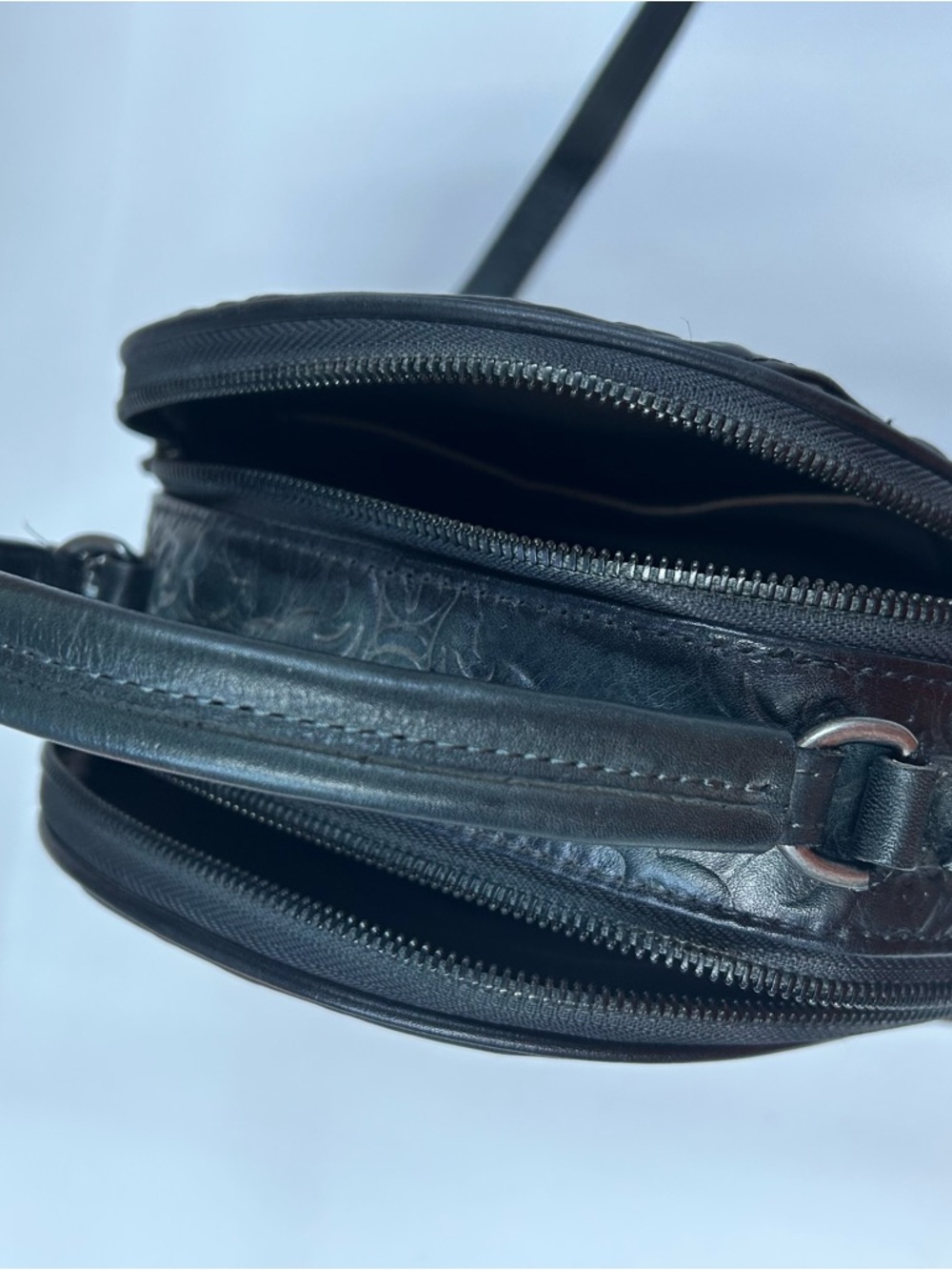 Vintage Feigitor Women’s Crossbody Backpack Purse Black Floral Embossed #1031 - Picture 3 of 15